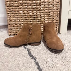 Cat & Jack Penelope toddler zip booties